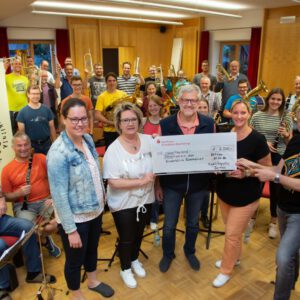 240430 Spende Blaskapelle Bernau an Fo_rderverein Kinderklinik©FotoBerger (1)